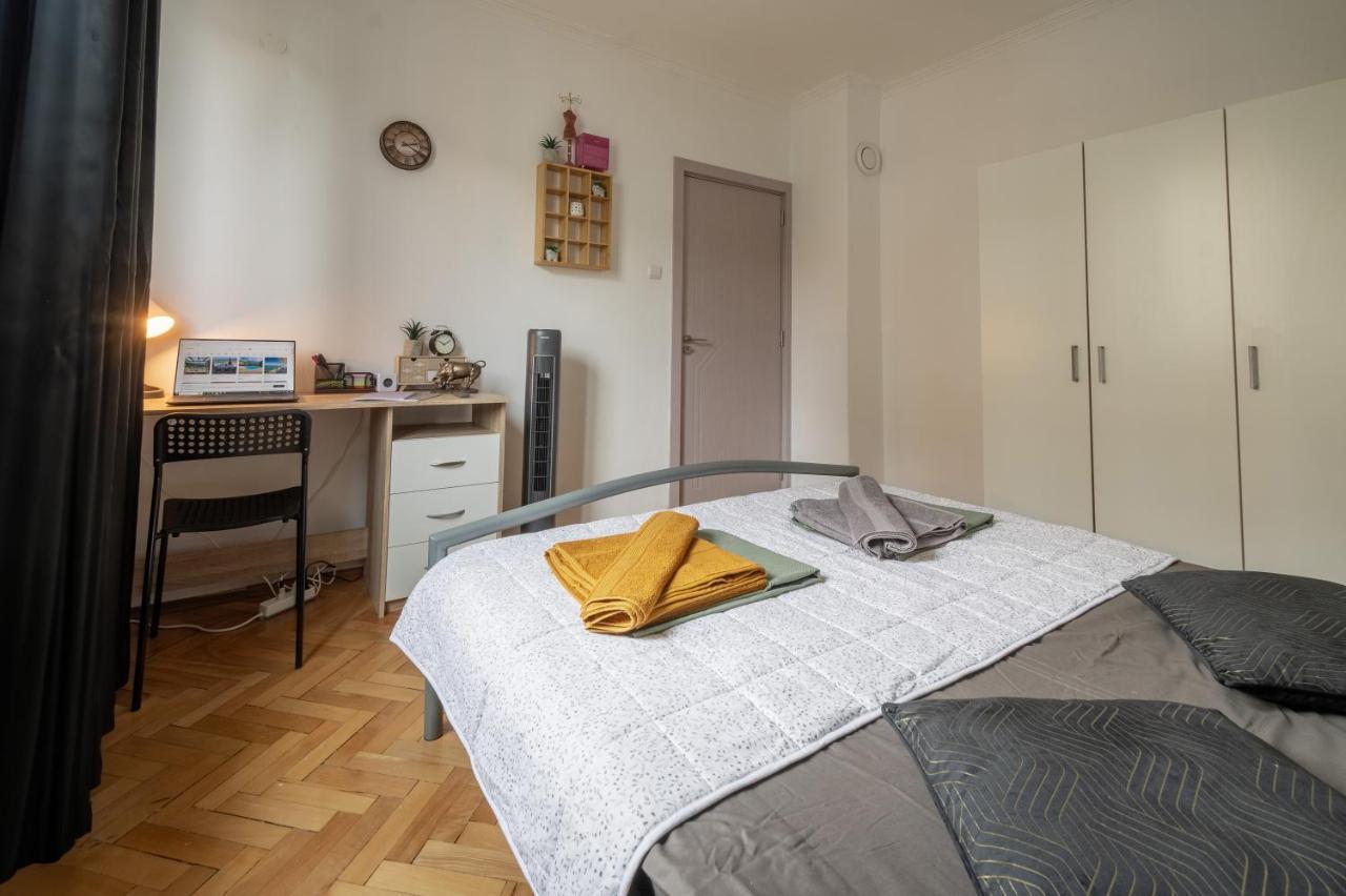 Vivid Condo By Ndk And Vitosha Blvd With Free Secured Parking And Ac Sofia Eksteriør billede